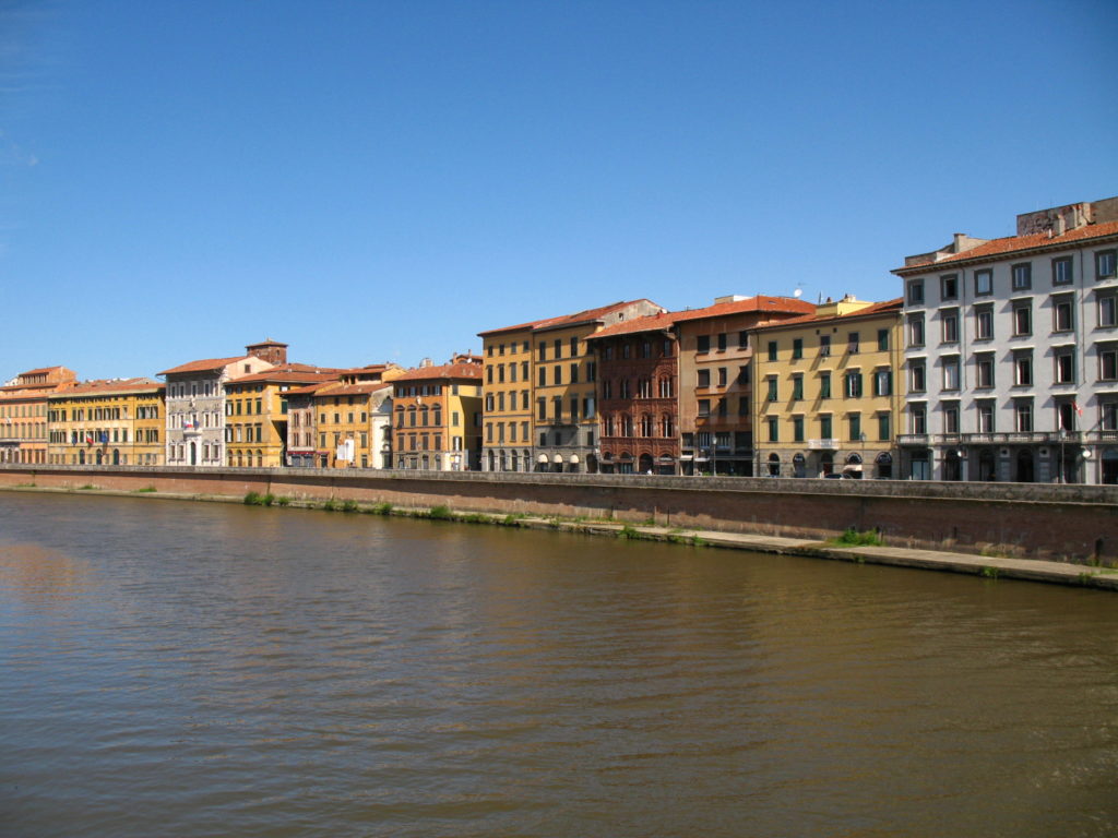 Nábřeží v italském městě Pisa